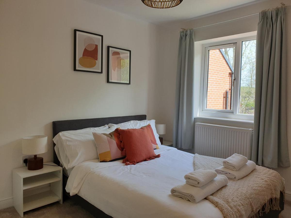 Cheerful 1 Private Room-Ensuite With Free Parking Silverdale  Eksteriør billede